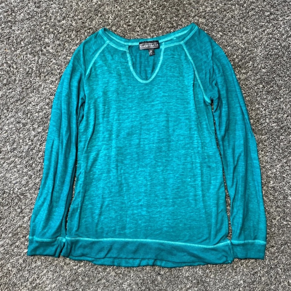 Women’s long sleeve shirt size large